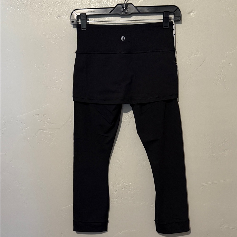Lululemon Athletica Black and White Polka Dot Skirted Crop Leggings 4 - Picture 7 of 10